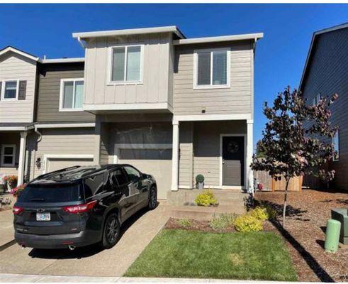 South Salem Townhome Purchase coordinated by Hector L. Garcia of John L Scott Real Estate.