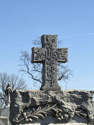 Holy Cross Cemetery & Mausoleum