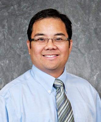 Dr. Edward Aranas practices Family Medicine at Adelante Healthcare Wickenburg