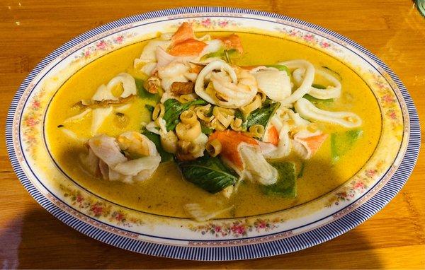 Thai Curry Sauce "Chu Che" with Seafood (Spicy)