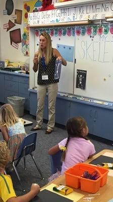 Dr. Kim teaching some kindergartners about their skeletons...