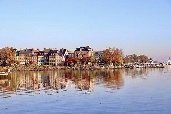 Nice waterfront homes fronting the Potomac River.