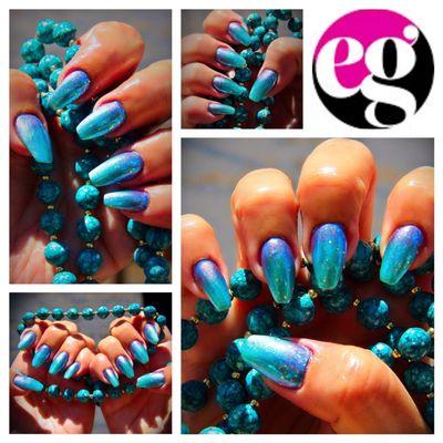 Beautiful summer nails that look amazing pool side!