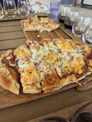 Barbeque chicken flatbread pizza