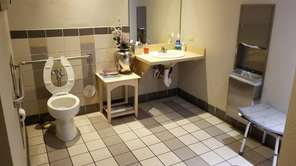 The bath and shower facilities in the pilot lounge