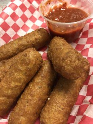 Mozzarella sticks with marinara sauce