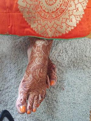 henna color on the feet!