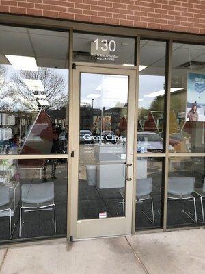 Front Door of Great Clips at MacArthur Park