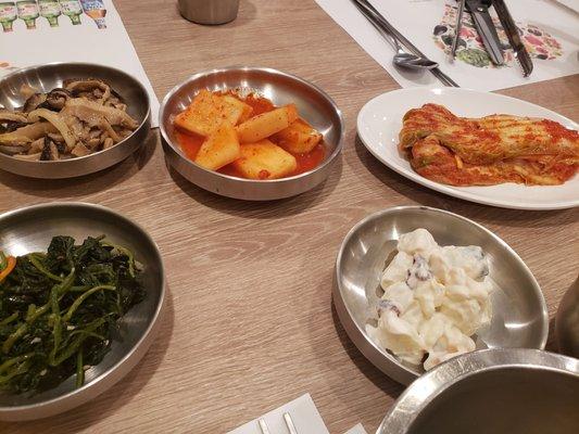 Various delicious banchan