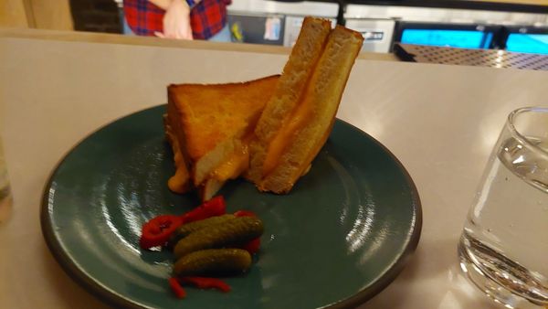 Grilled cheese with gurkens and red pepper