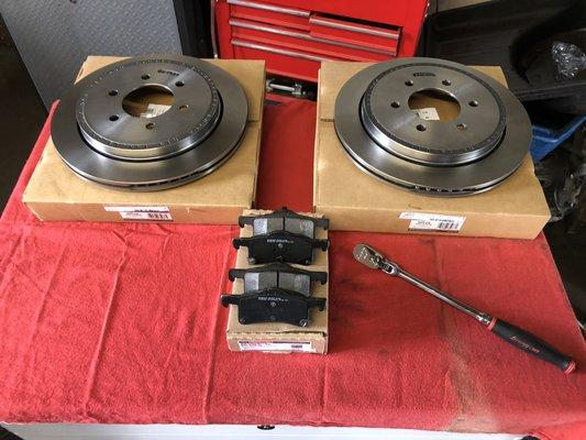 2004 Lincoln Navigator original ford motorcraft rear brake pads and rotors