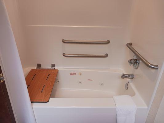 King Accessible Room tub with multiple grab bars and shower seat.  This was also a whirlpool tub but we did not test it out.