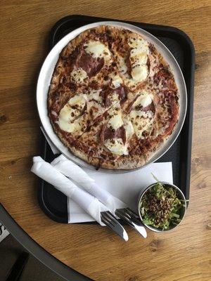 Vigilante pizza with Brussel slaw