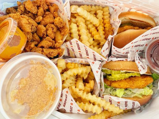 Big Popcorn Chicken, Lucille's Mac n' Cheese, Uncle Jerome's Nashville Hot, Original Big Chicken