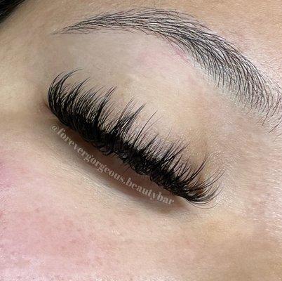 Wispy volume cat eye