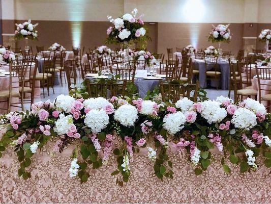 Hydrangeas and roses. Elegant wedding decor