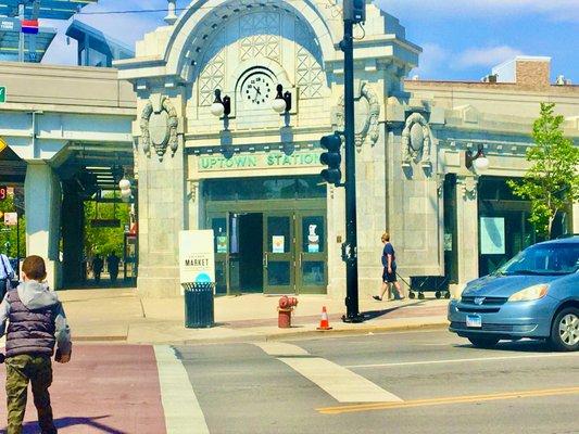 Entrance to the Chicago Market after exiting the CTA BUS #36