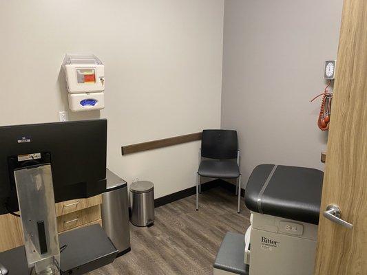 An exam room at our Georgetown Urology clinic