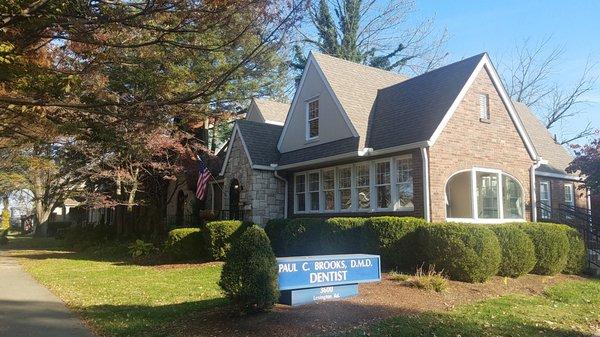 Front sideview of Dr. Brooks Office