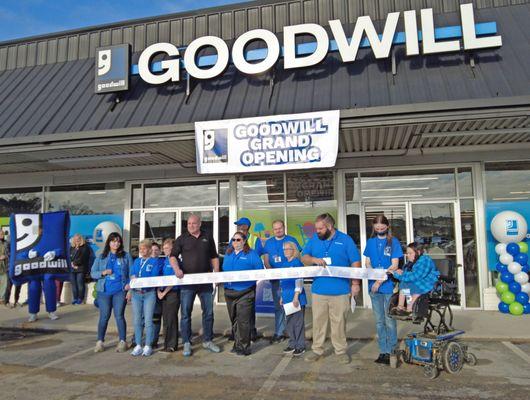 Exterior of LaFayette Goodwill store