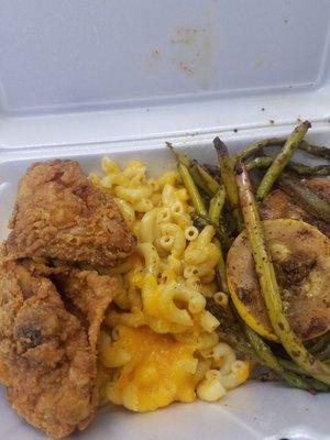 Fried chicken, mac and cheese with squash and asparagus