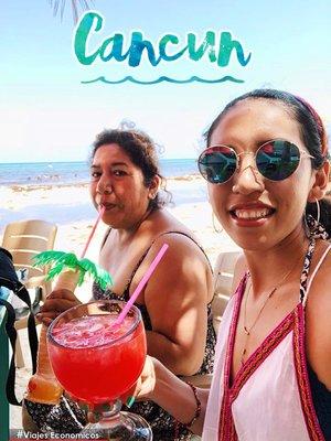 Familia Mencias enjoying their vacations in Cancun