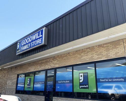 Interior of Dunlap Goodwill store