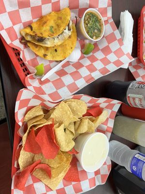 Birria tacos. Chips n queso