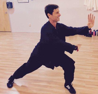 Sifu showing willow leaf palm strike from the Alternating Mace long fist style.