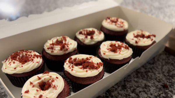 Red Velvet Filled Cream Cheese Frosting (comes with 12 , 24 , or 48) Insta - SweeetsBy.Summer