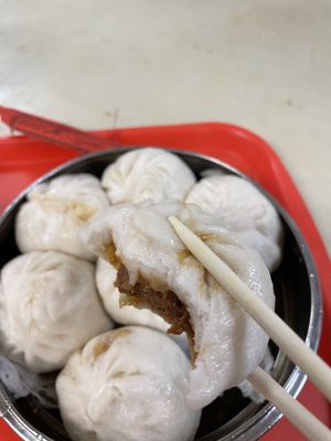 Steamed pork bun