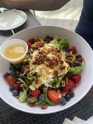 Mixed berry salad with goat cheese