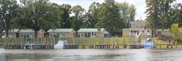 Waterfront cabins on beautiful Rainy River