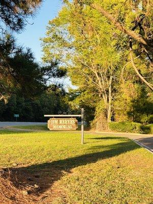 Entrance driveway to the memorial.