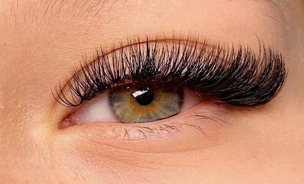 Volume cat eye lash extensions