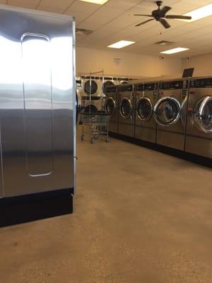 Very clean and well maintained. Plenty of washers and dryers.