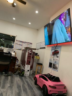 Sweet waiting room with a giant TV. He lets you choose what to watch!!