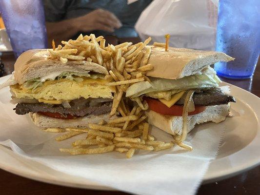 El poderoso (off the menu) : pan con bistec sandwich w/scrambled eggs and yellow American cheese... Bien tostado/toasted .Amazing!