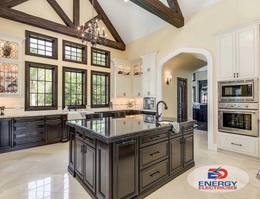 Open kitchen, great for entertaining family and friends.