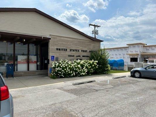 Beautiful kept flowering post office. A real asset to the community.