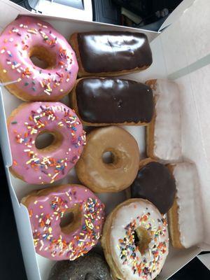 Assorted 12 Donuts