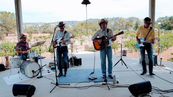 Honky Tonk Band At The Schwaesdall Winery in Romona, Ca