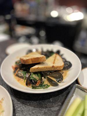 Green Curry Mussels.  YUMMY!!!