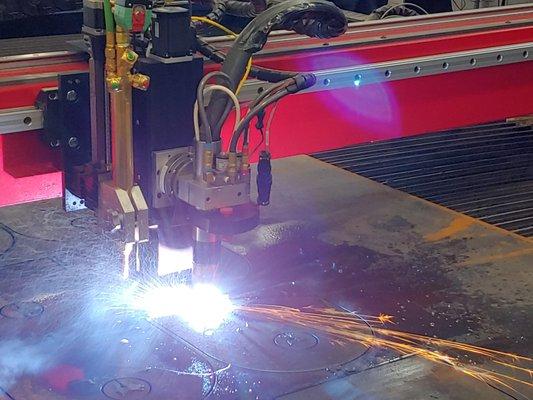 Lincoln Plasma Cutter Cuts up to 1.25" thick