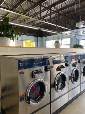 A wide range of large, high extraction washing machines.