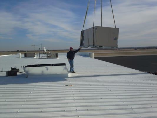 A new roof-top unit for Signature Flight at New Century Airport