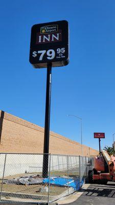 Ontario Airport Inn Freeway Sign