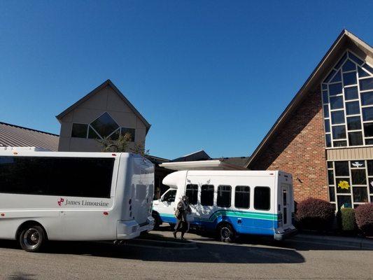 Front of City Church with the shuttle buses