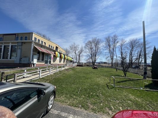 You can eat outside next to the bike path in the fresh air and sunshine.