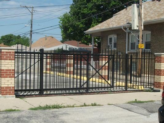 slide gate for parking lots .